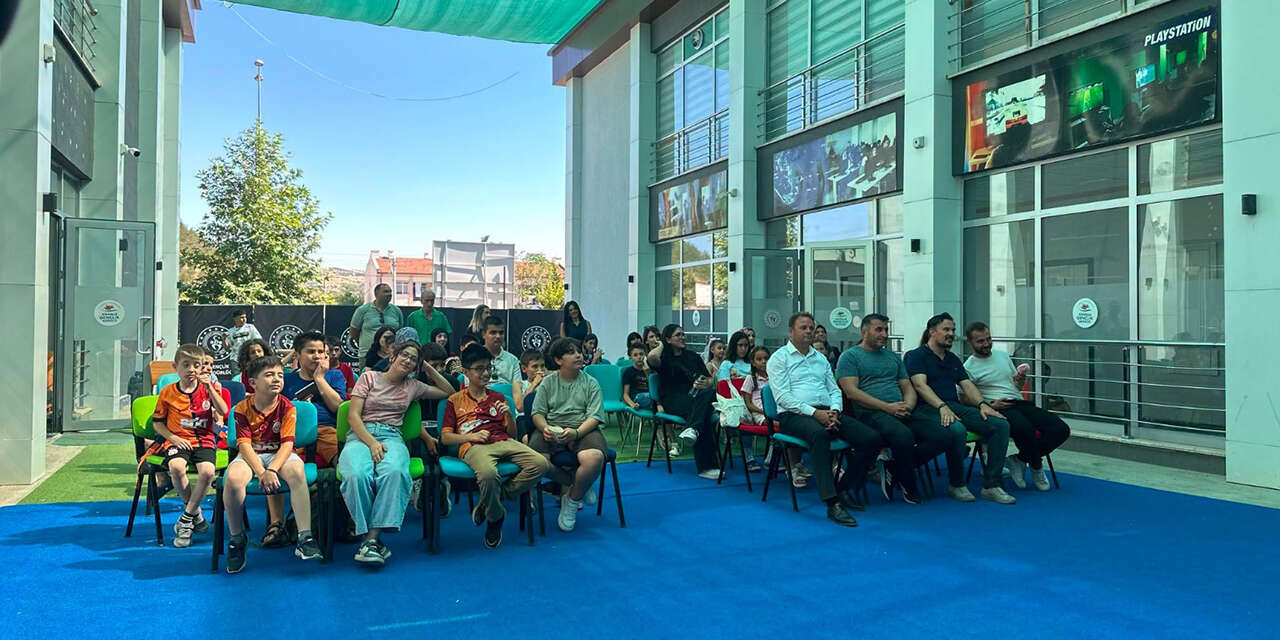 kirikkale-genclik-merkezinde-sahne-sirasi-sende-etkinligi