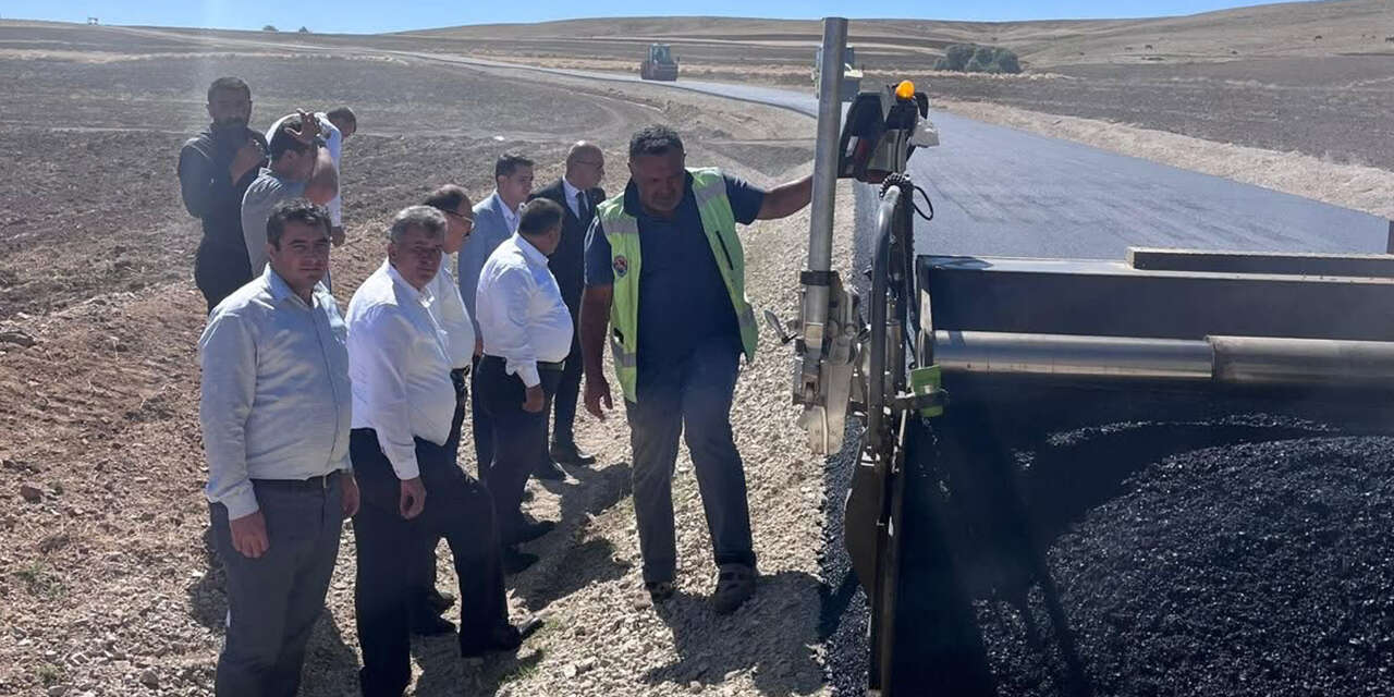 keskin-kuzugudenli-koyunde-sicak-asfalt-calismalari-suruyor-2