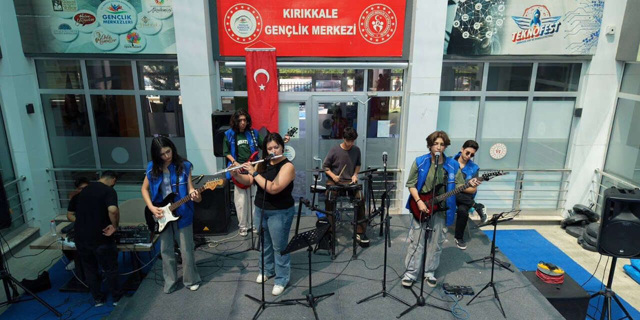 kirikkalede-genclik-ve-spor-festivali-renkli-goruntulere-sahne-olduu