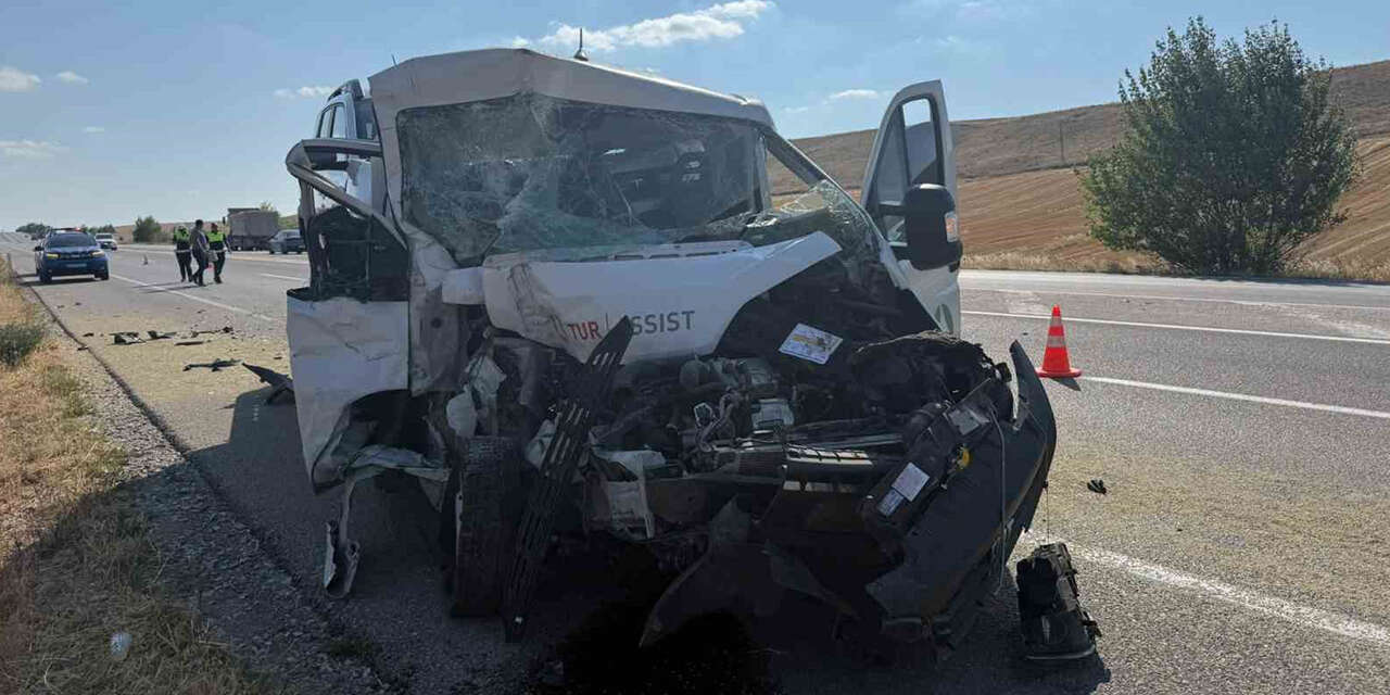 olumden-kil-payi-kurtuldu-traktor-romorkuna-carpti-2