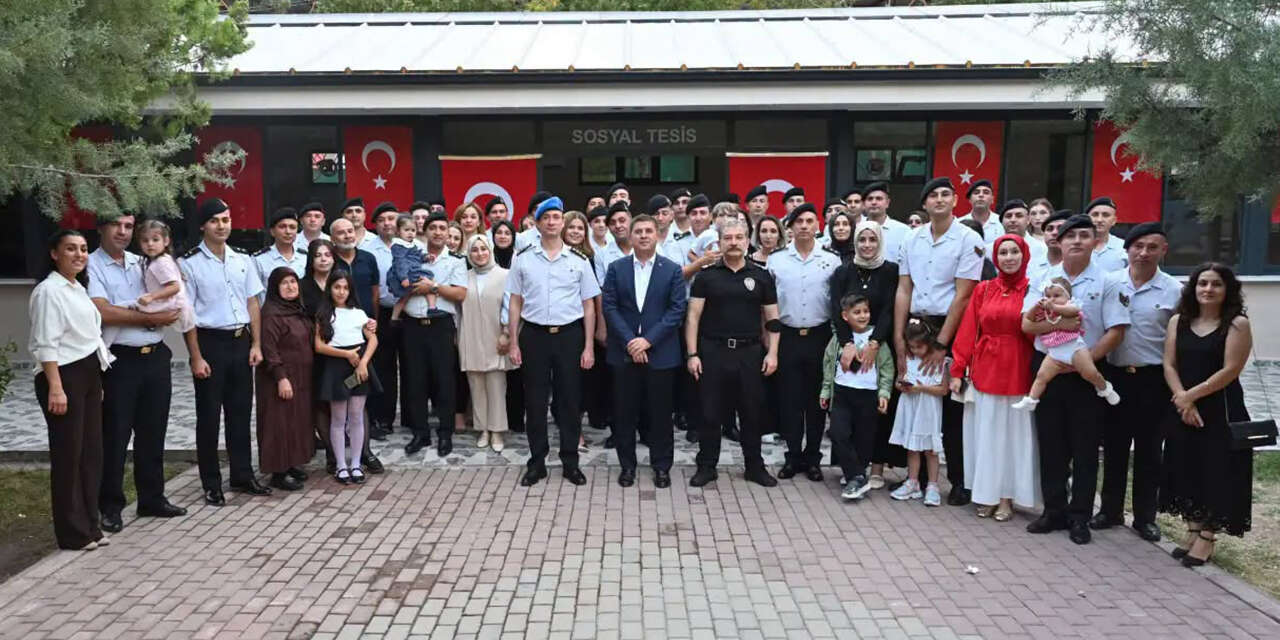 jandarmanin-gurur-gunu-yeni-rutbelerini-taktilar-2