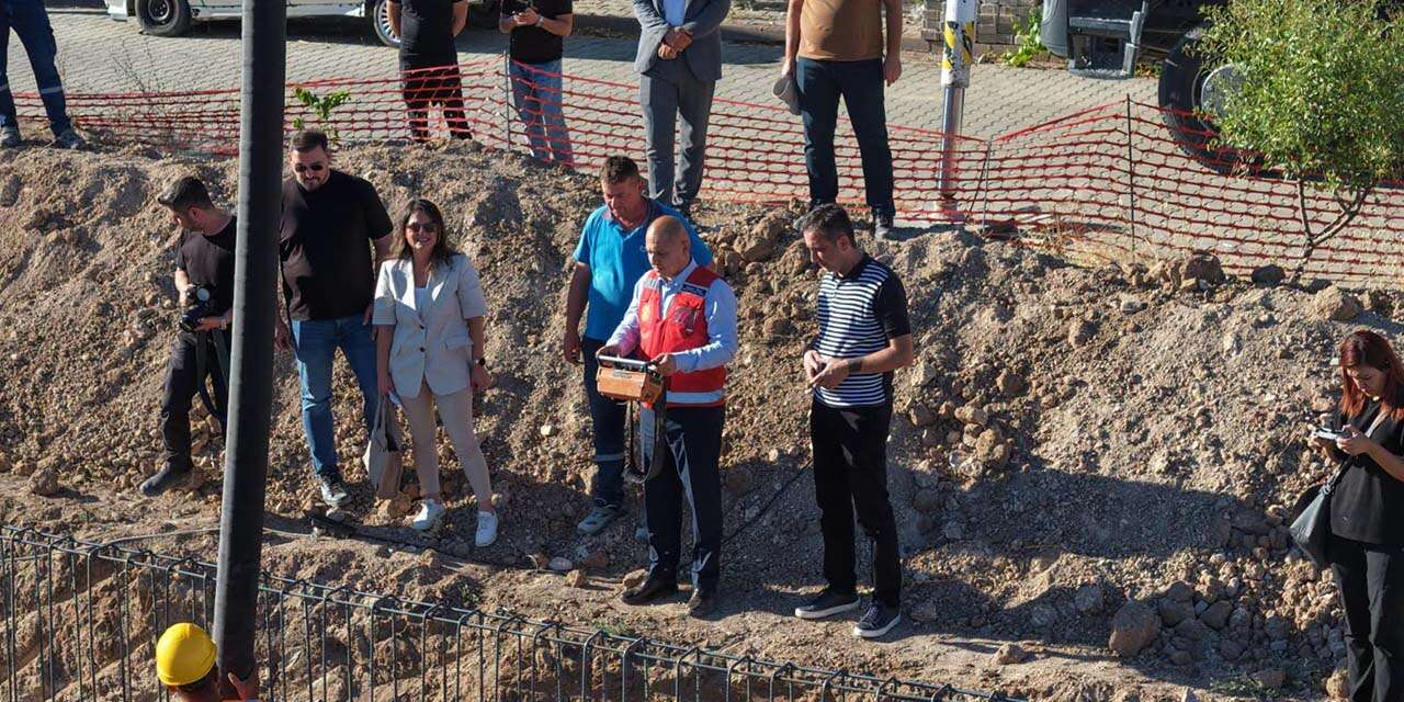 sanayi-mahallesine-kapali-pazar-yeri-geliyor-temeli-onal-atti-3