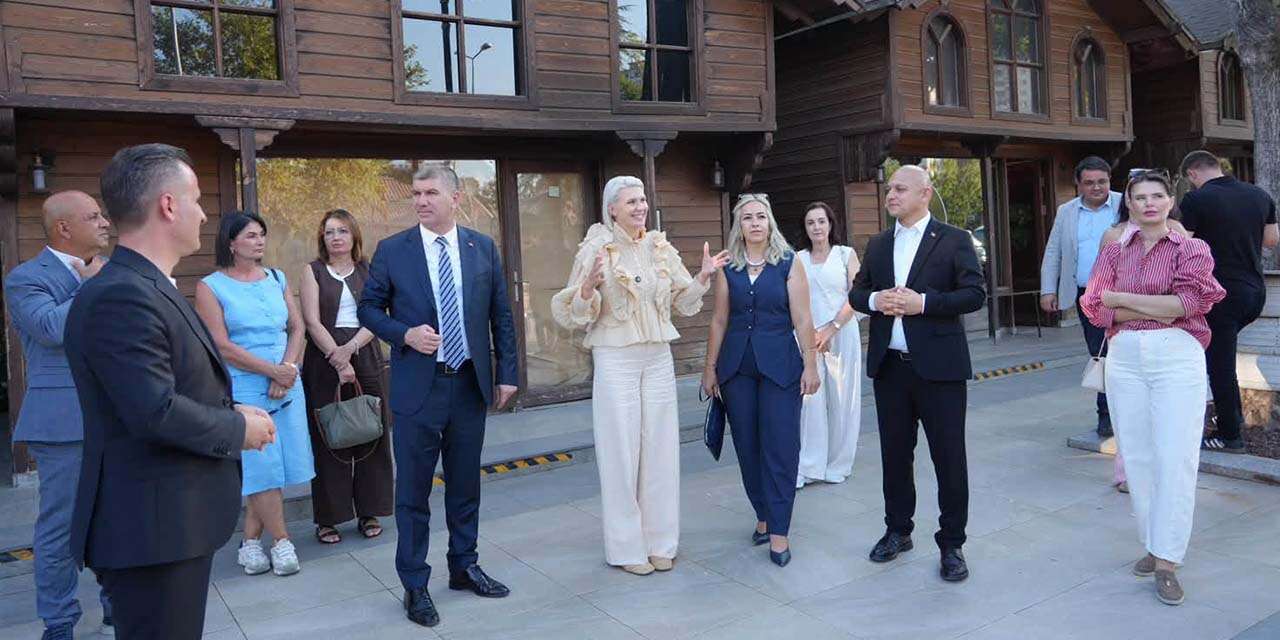baskan-onal-yeni-parti-il-belediye-baskanlariyla-bulustu-2