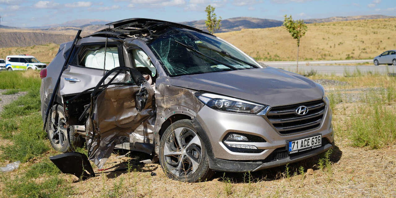 yahsihanda-can-pazari-minibus-ile-otomobil-carpisti-2