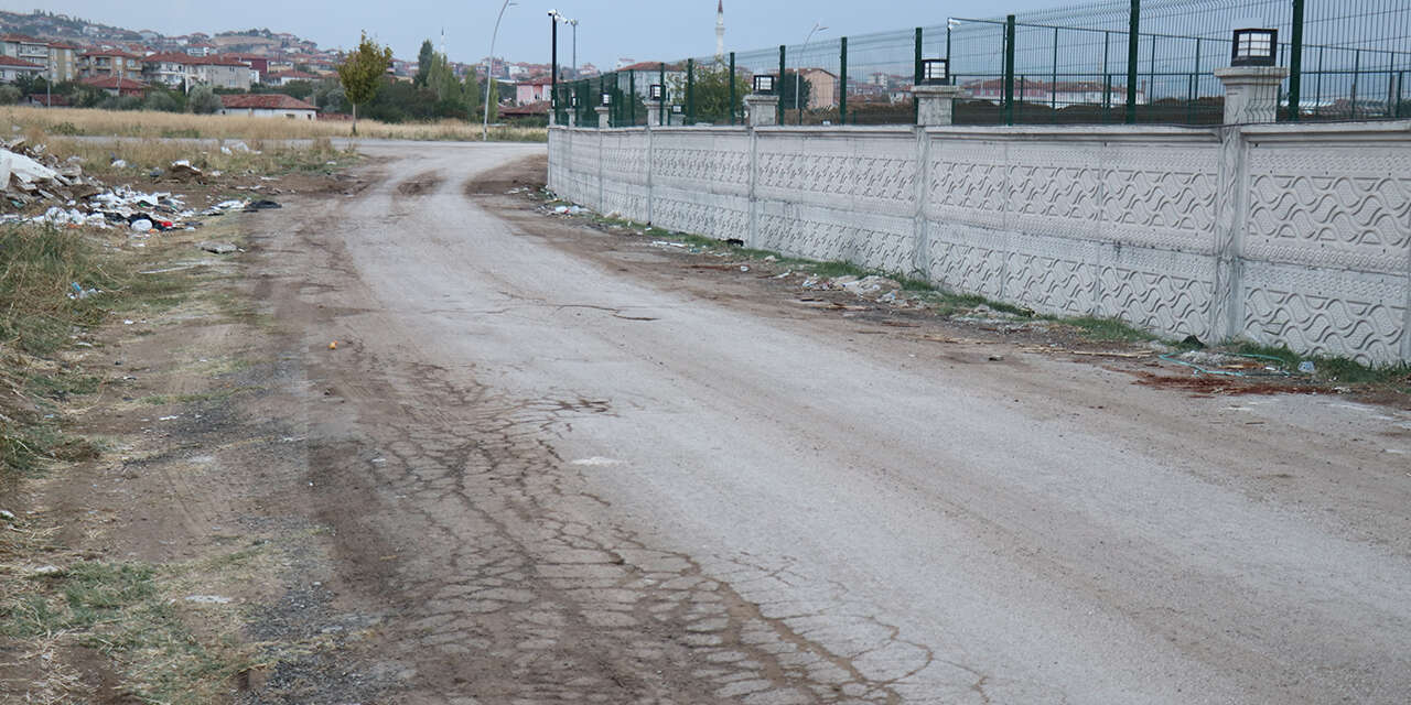 baspinar-stadyumu-yolunda-camur-cilesi