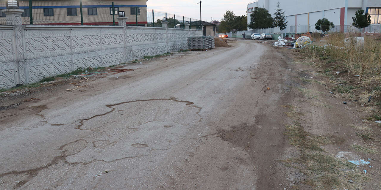 baspinar-stadyumu-yolunda-camur-cilesi