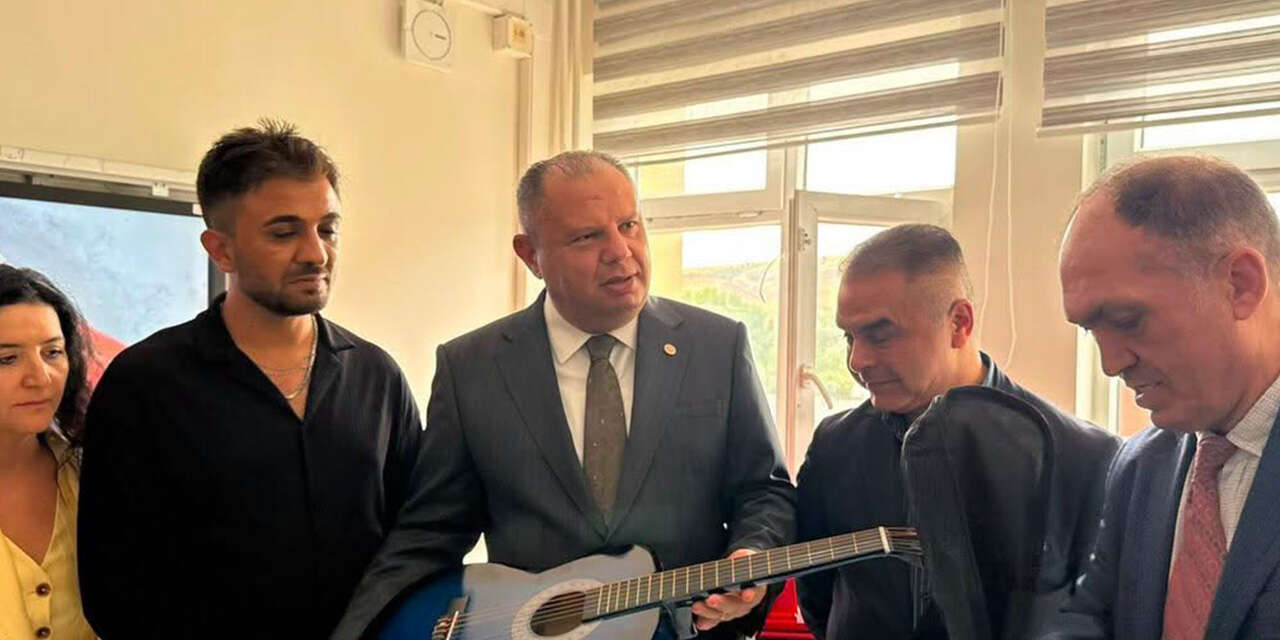 sehit-aybuke-ogretmenin-gitari-artik-bu-sinifta-3