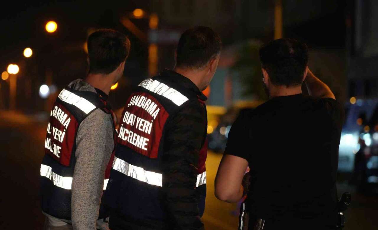 polis-memurunun-sehit-oldugu-kazanin-ardindan-bolgede-guvenlik-onlemi-alindi-kaza-yerindeki-inceleme-ve-tahkikat-jandarma-olay-yeri-inceleme-ekiplerince-gerceklestirildi