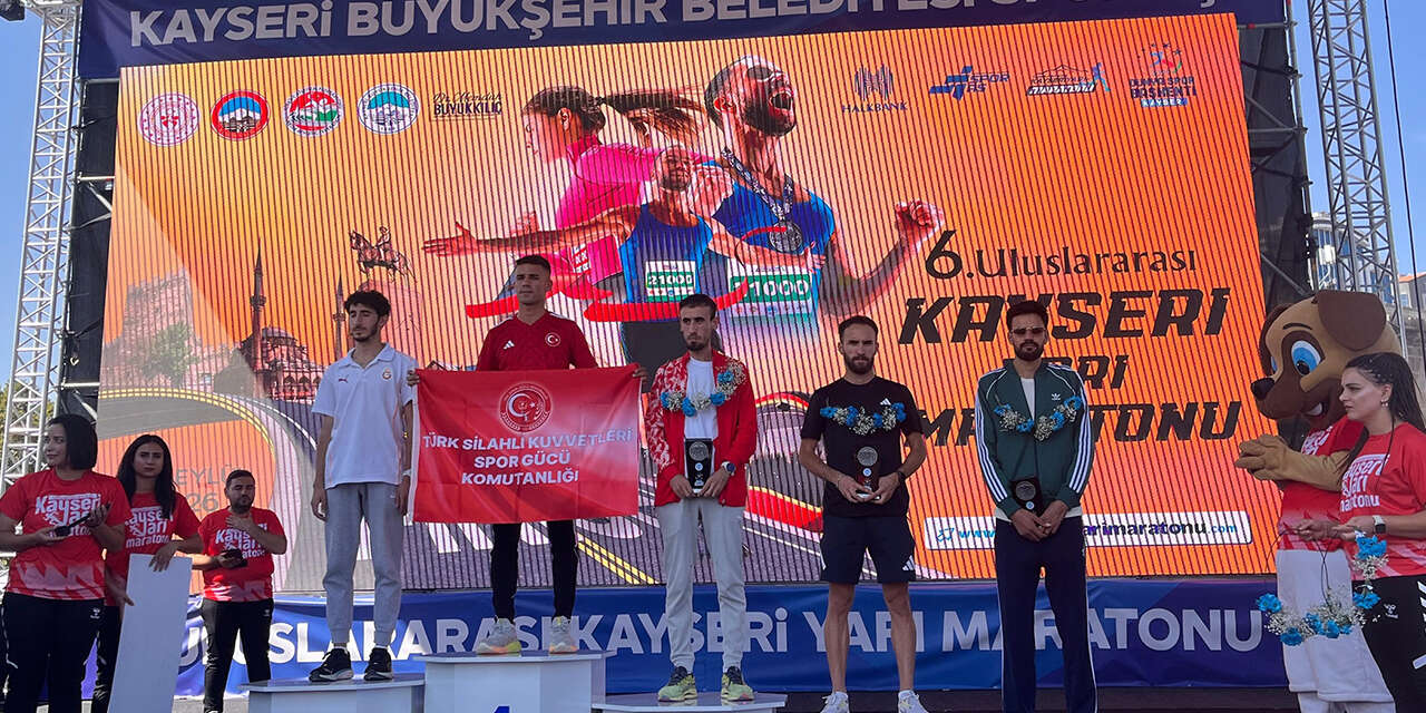 kirikkaleli-bahattin-uney-sezonu-podyumla-acti-gozunu-cumhurbaskanligi-kosusuna-cevirdi-3