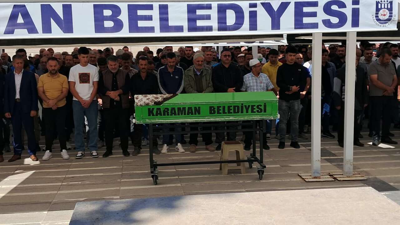 evlerinde-olu-bulunan-kari-koca-topraga-verildi