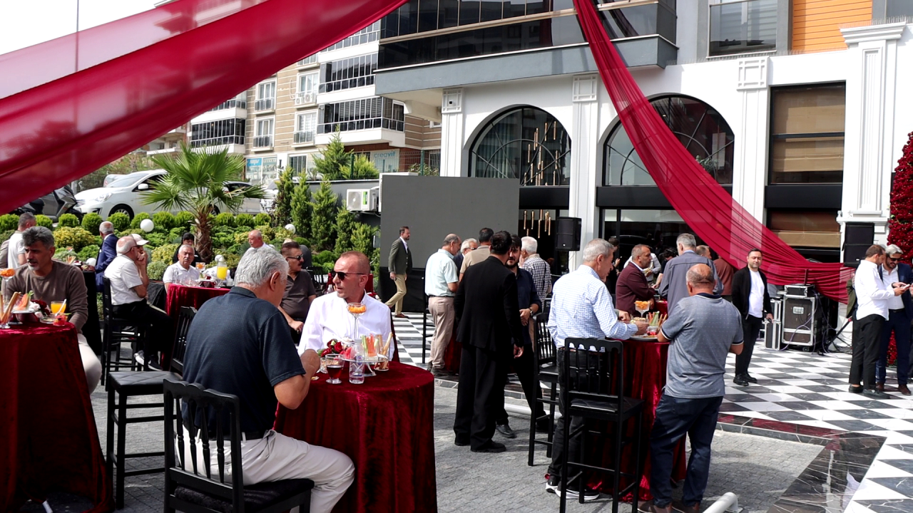 yarim-asirlik-mobilya-markasi-fatih-mobilya-showroom-magazasi-acildi