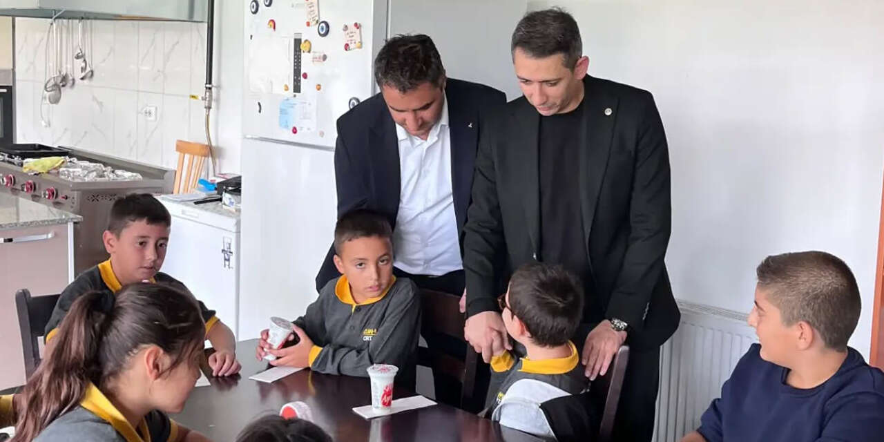 keskin-kaymakami-kayaturk-ogrencilerle-ayni-sofrada-bulustu-3