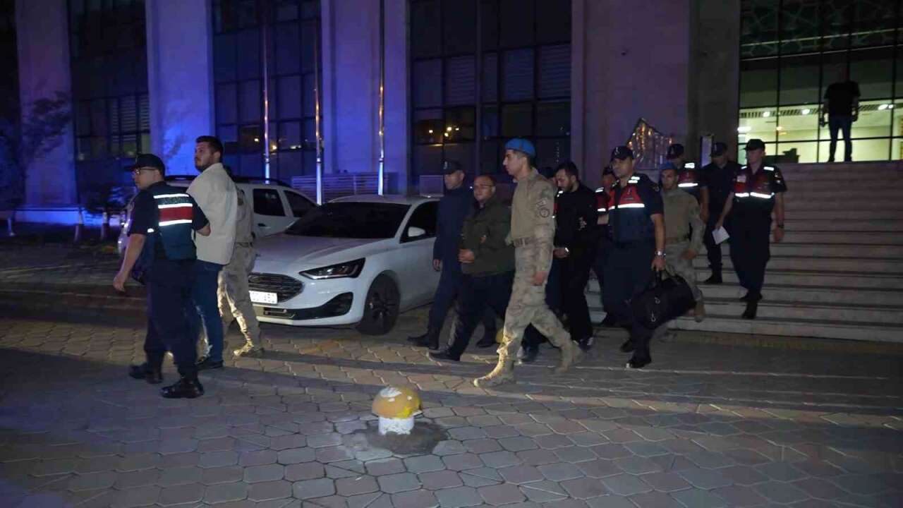 kirikkalenin-yahsihan-belediyesine-yonelik-yurutulen-yolsuzluk-sorusturmasinda-aralarinda-eski-belediye-baskanlari-ahmet-sungur-ve-osman-turkyilmazin-da-bulundugu-15-supheli-tutuklandi
