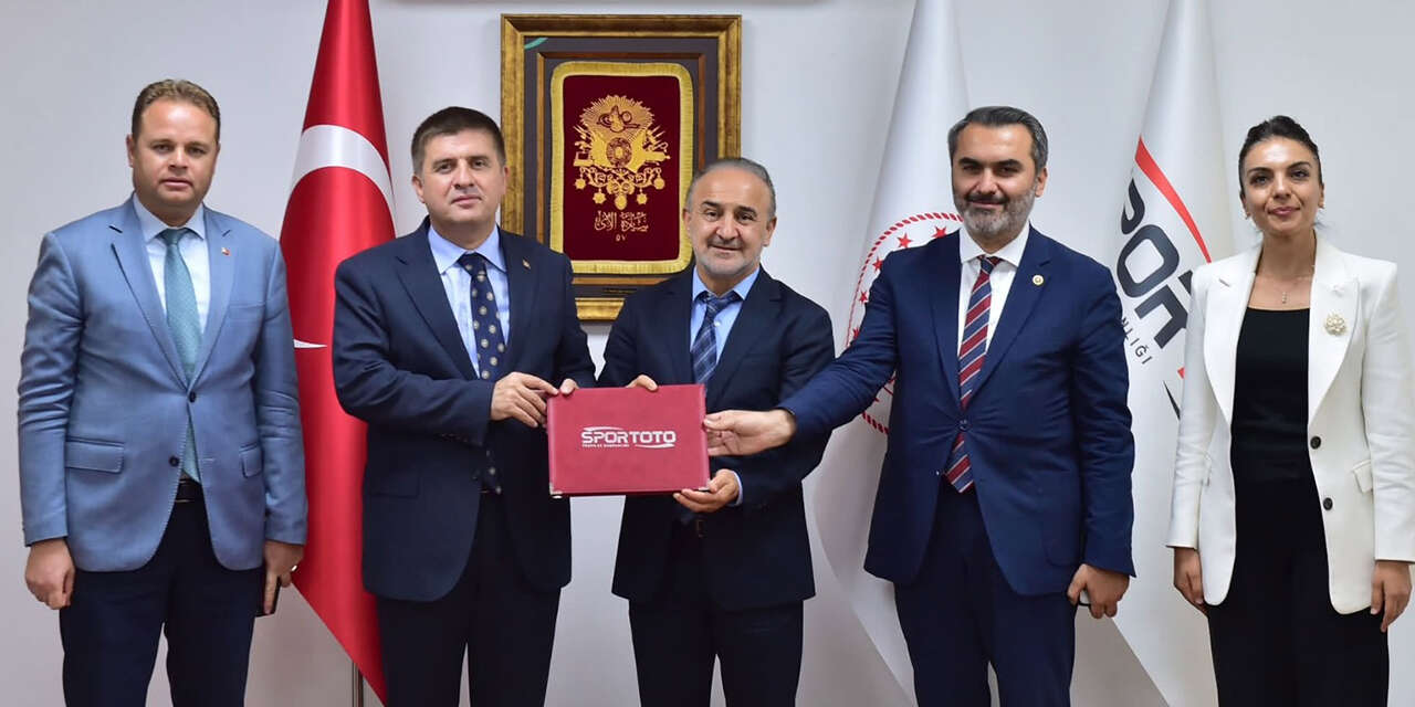 kirikkaleye-yeni-yuzme-havuzu-geliyor-protokol-imzalandi-2