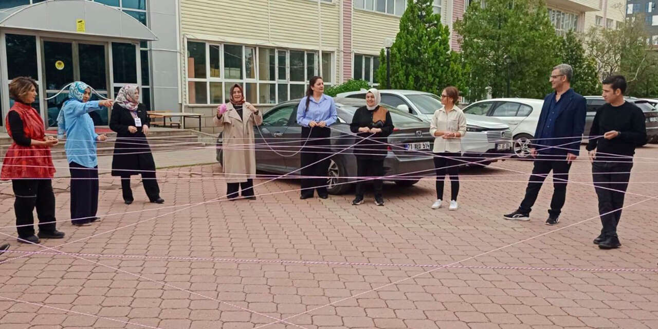 ogretmenler-icin-yeni-donem-basladi-harezmi-modeli-uygulamali-anlatiliyor-3