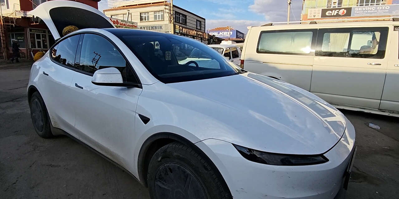 traktoru-degil-teslayi-secti-bagajini-adeta-kavun-tezgahina-cevirdi-2