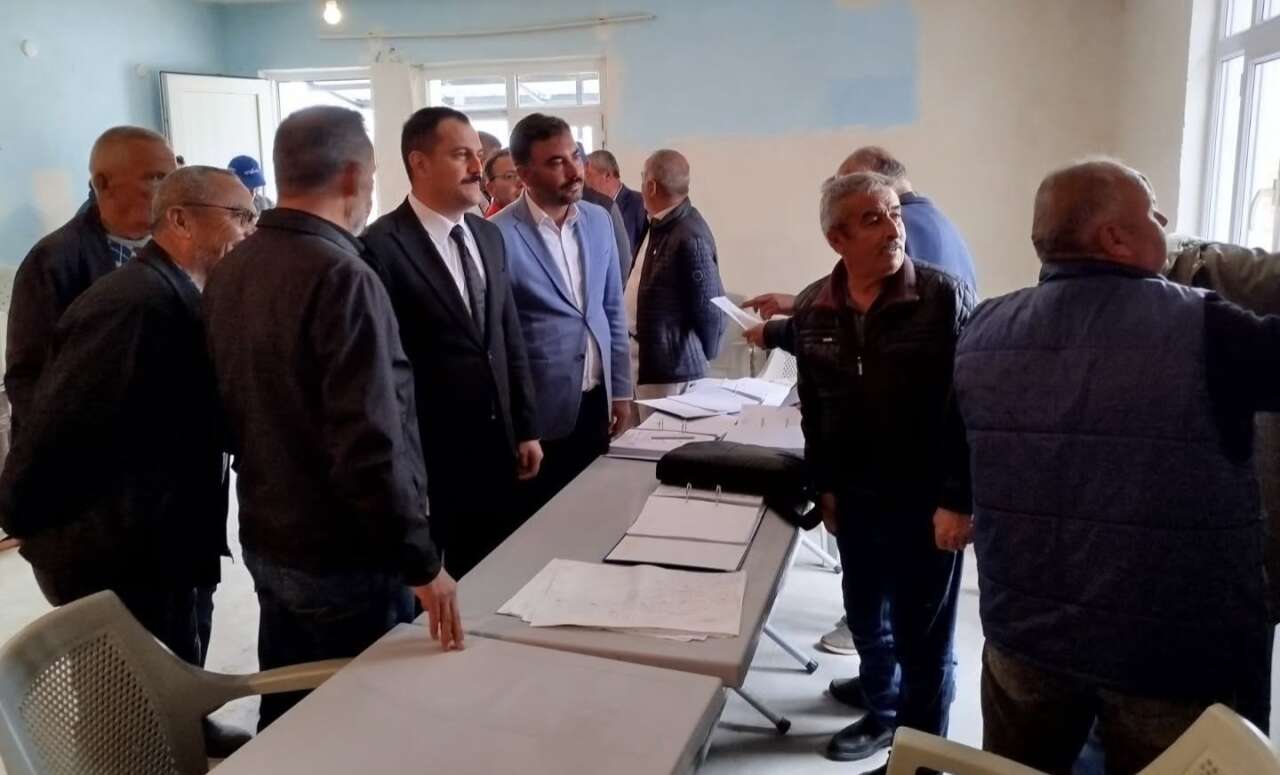 karakecili-kaymakami-yasin-mert-koylerde-vatandaslarla-bulustu