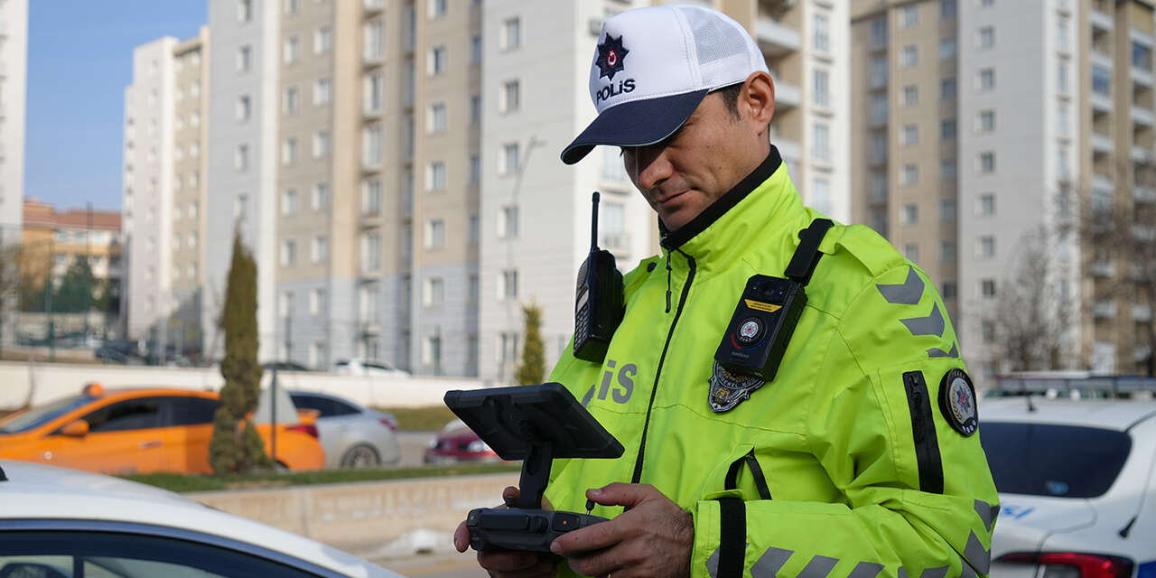 trafikte-koltuk-degistirme-oyunu-drona-takildi-240-bin-lira-ceza-3