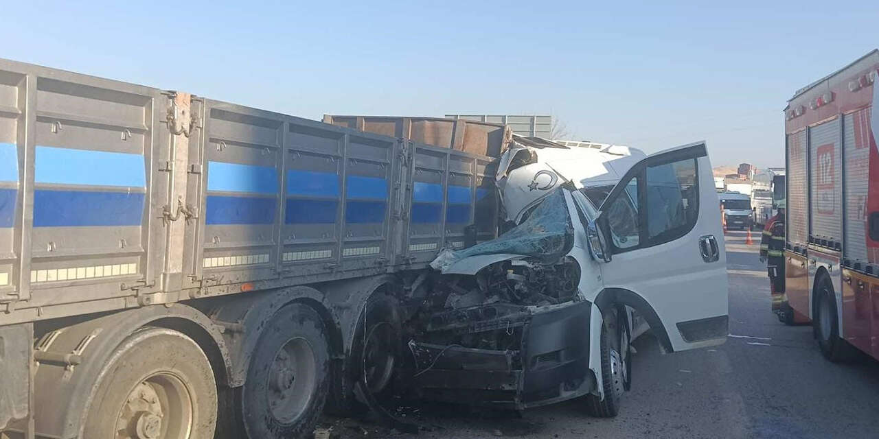 tira-carpan-minibus-hurdaya-dondu-1