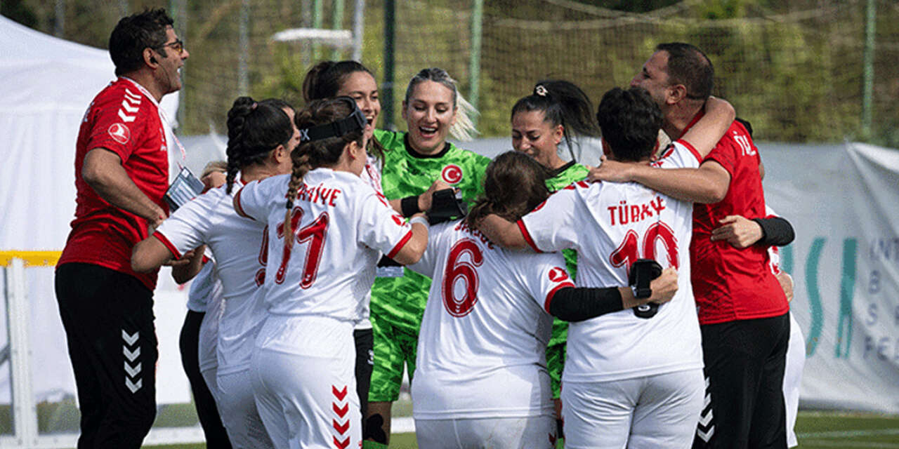 turkiye-tarih-yazdi-ilk-kez-katildilar-gol-yemeden-avrupa-sampiyonu-oldular-3