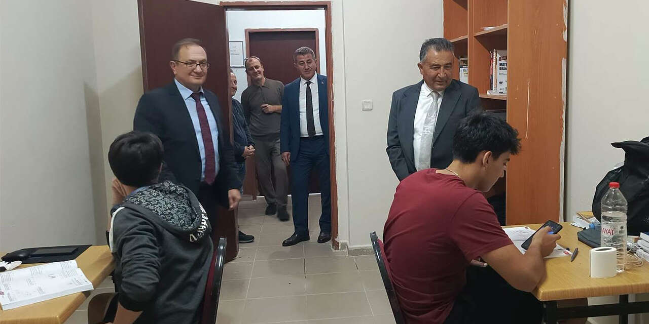 ogrenci-pansiyonuna-surpriz-ziyaret-ayni-sofrada-bulustular