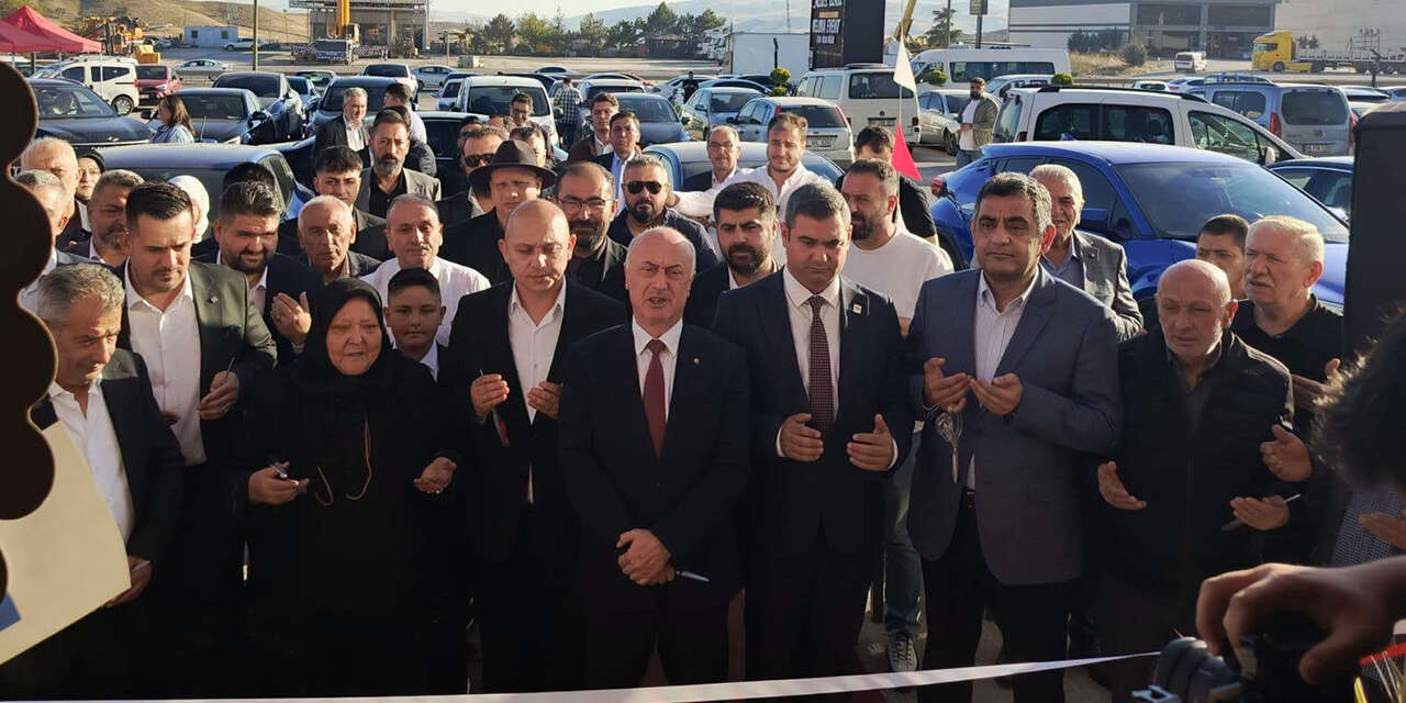 oz-urfali-haci-usta-acildi-is-ve-siyaset-dunyasi-acilista-bulustu