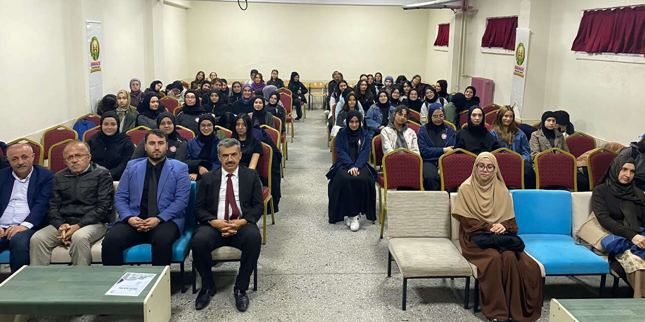 kirikkalede-uc-lisede-genclerle-bulustular