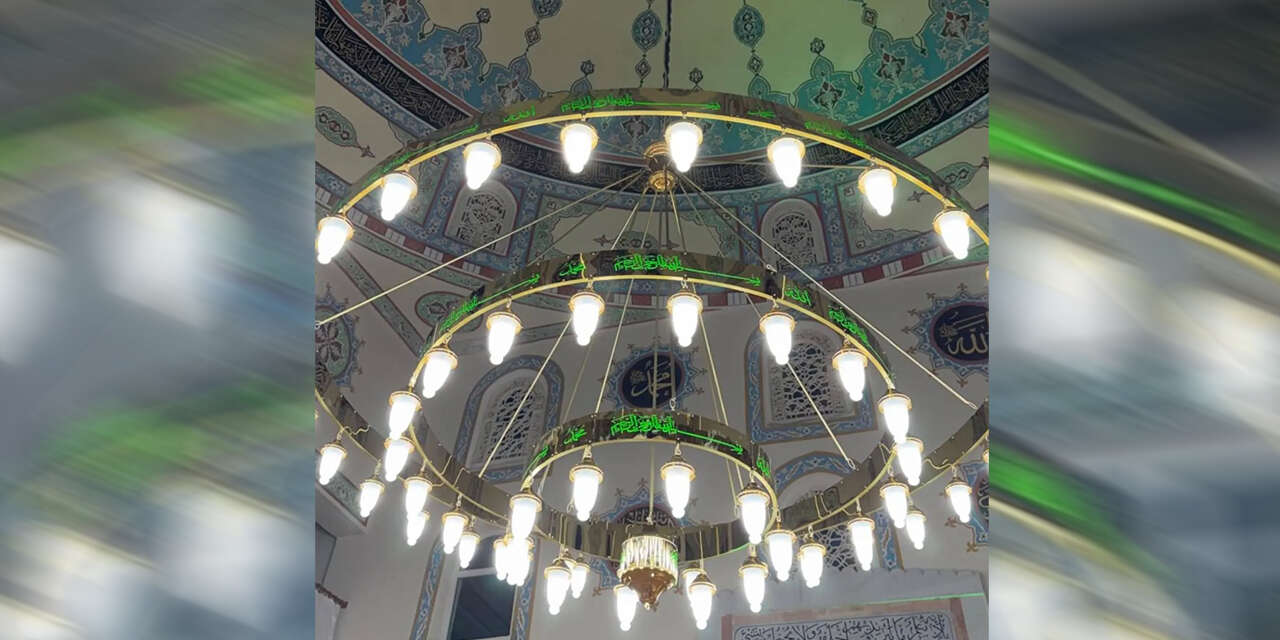 sulakyurt-carsi-camiinde-avizeler-yenilendi-2