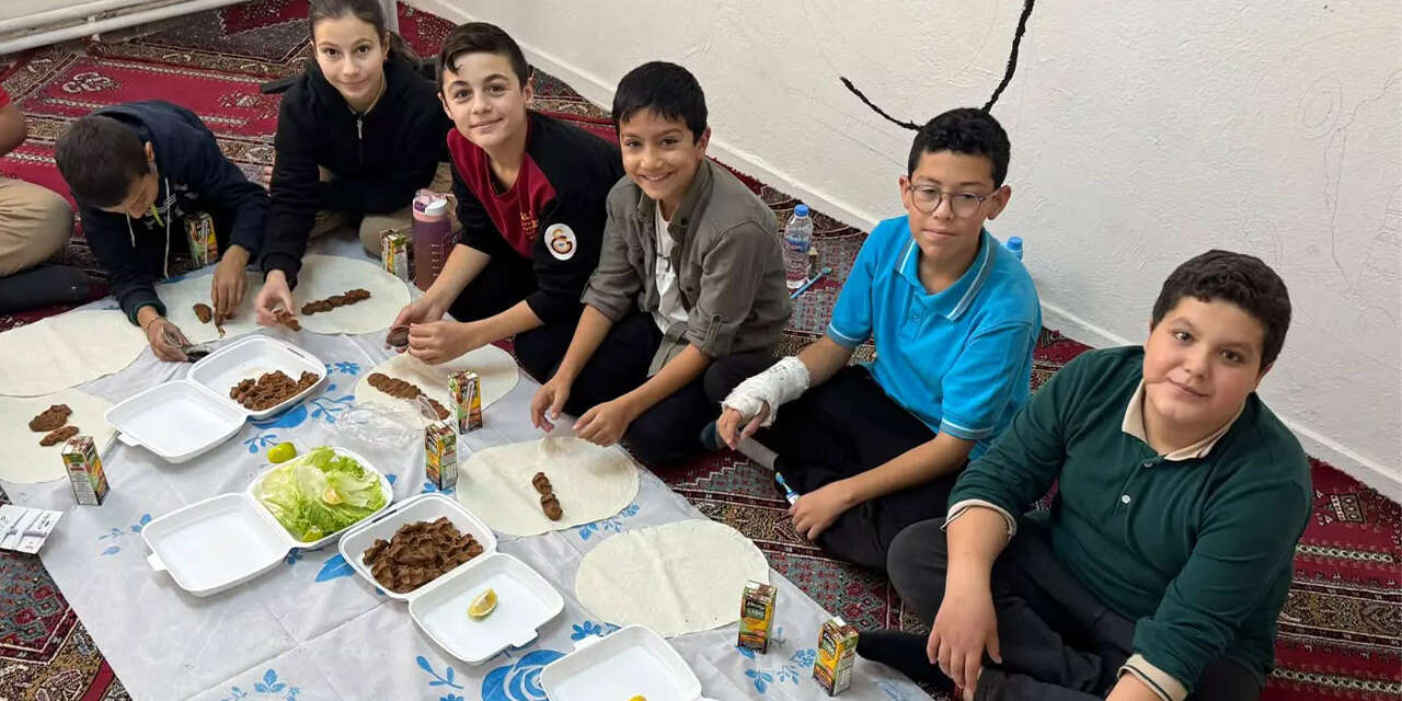 sulakyurtta-ogrenciler-musab-bin-umeyrin-hayatini-dinledi