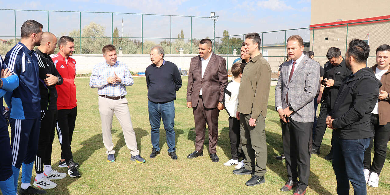 vali-sariibrahimden-kirikkale-fkya-ziyaret-takima-basari-diledi