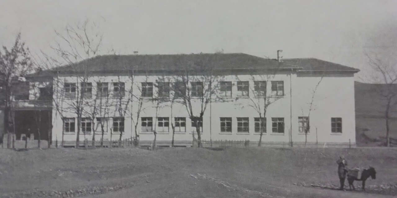 kirikkalenin-eski-okul-fotografindaki-sir-1