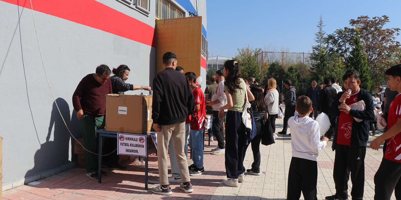 pamuk-seker-tezahurat-ve-galibiyet-cocuklarin-mac-heyecani-4