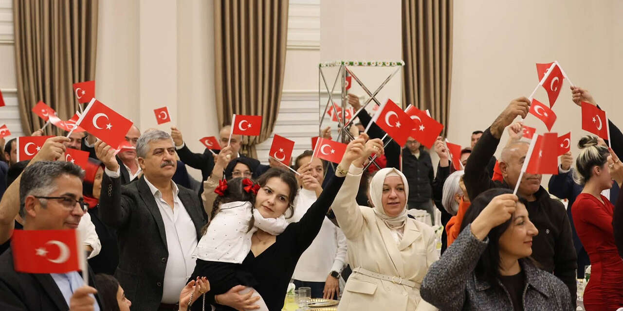 cumhuriyet-bagimsizligimizin-ve-ozgurlugumuzun-teminatidir-2