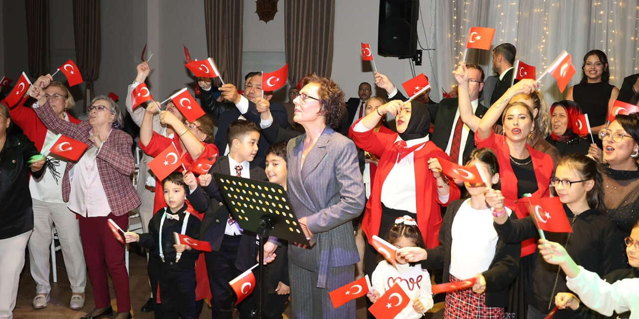 cumhuriyet-bagimsizligimizin-ve-ozgurlugumuzun-teminatidir-3