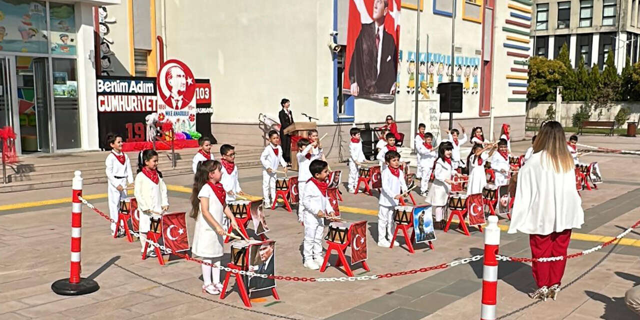mke-anaokulundan-coskulu-cumhuriyet-bayrami-kutlamasi-2