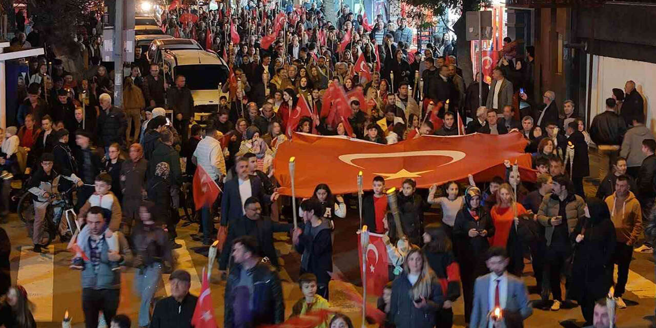 kirikkalede-cumhuriyetin-103-yili-fener-alayi-ve-konserle-kutlandi-1