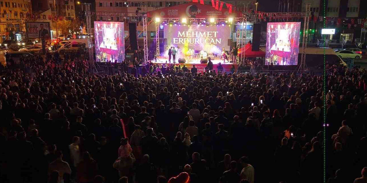 kirikkalede-cumhuriyetin-103-yili-fener-alayi-ve-konserle-kutlandi-2